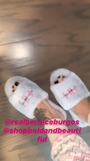 Alexis Skyy feet photo thumbnail
