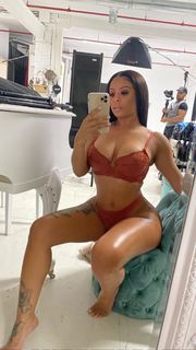 Alexis Skyy feet photo thumbnail