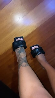 Alexis Skyy feet photo thumbnail