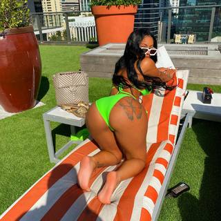 Alexis Skyy feet photo thumbnail