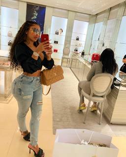 Alexis Skyy feet photo thumbnail