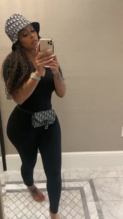 Alexis Skyy feet photo thumbnail