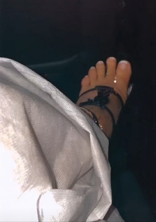 Alexis Skyy feet photo thumbnail