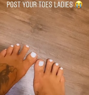 Alexis Skyy feet photo thumbnail