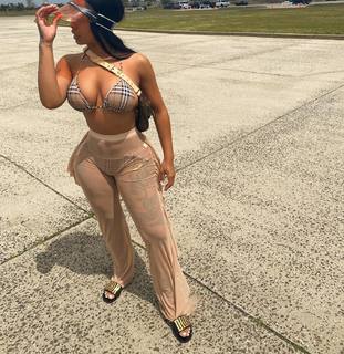 Alexis Skyy feet photo thumbnail
