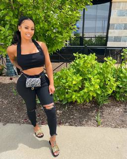 Alexis Skyy feet photo thumbnail