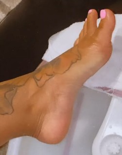 Alexis Skyy feet photo thumbnail