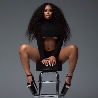 Alexis Skyy feet photo thumbnail