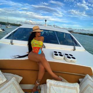 Alexis Skyy feet photo thumbnail