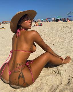Alexis Skyy feet photo thumbnail