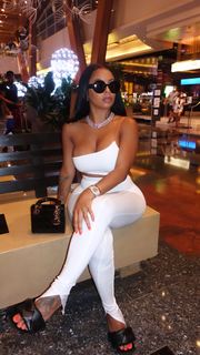 Alexis Skyy feet photo thumbnail