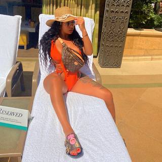 Alexis Skyy feet photo thumbnail