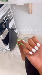 Alexis Skyy feet photo thumbnail