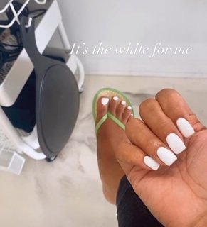 Alexis Skyy feet photo thumbnail