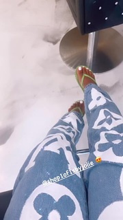 Alexis Skyy feet photo thumbnail