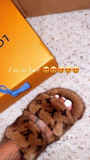 Alexis Skyy feet photo thumbnail