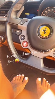 Alexis Skyy feet photo thumbnail