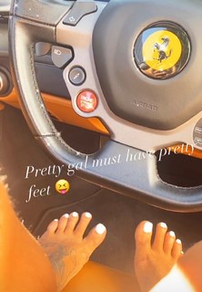 Alexis Skyy feet photo thumbnail
