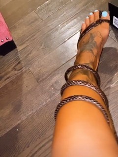 Alexis Skyy feet photo thumbnail