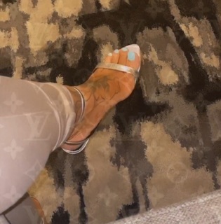 Alexis Skyy feet photo thumbnail