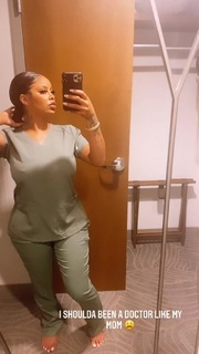 Alexis Skyy feet photo thumbnail