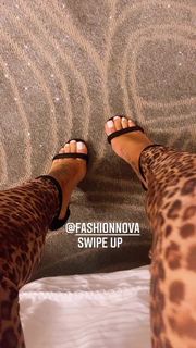 Alexis Skyy feet photo thumbnail