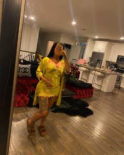 Alexis Skyy feet photo thumbnail