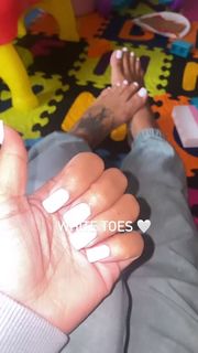 Alexis Skyy feet photo thumbnail