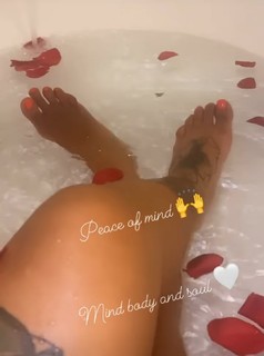 Alexis Skyy feet photo thumbnail