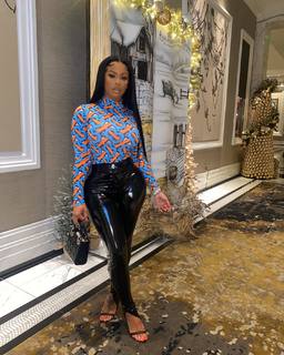 Alexis Skyy feet photo thumbnail