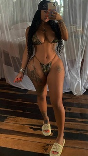 Alexis Skyy feet photo thumbnail