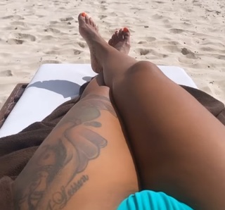 Alexis Skyy feet photo thumbnail
