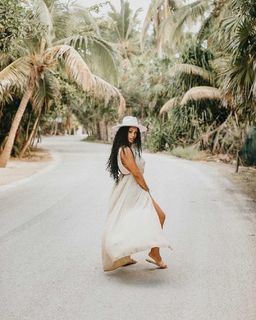 Alexis Skyy feet photo thumbnail