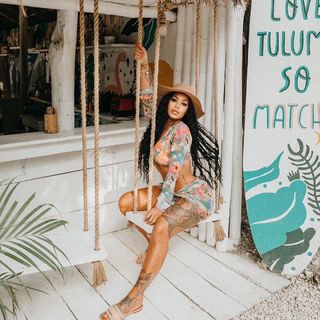 Alexis Skyy feet photo thumbnail