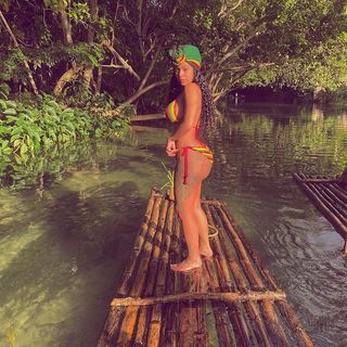 Alexis Skyy feet photo thumbnail