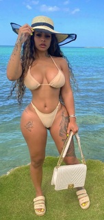 Alexis Skyy feet photo thumbnail