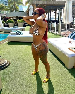 Alexis Skyy feet photo thumbnail