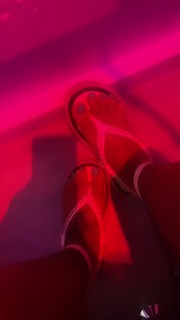 Alexis Skyy feet photo thumbnail