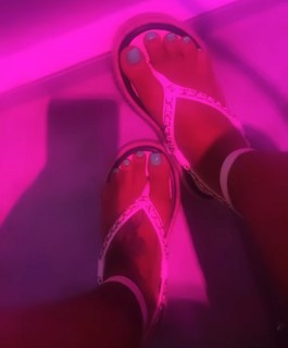 Alexis Skyy feet photo thumbnail
