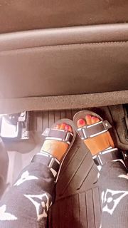 Alexis Skyy feet photo thumbnail