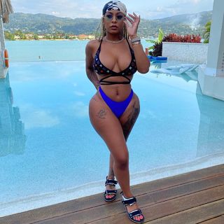 Alexis Skyy feet photo thumbnail