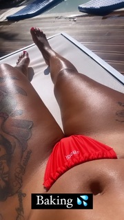 Alexis Skyy feet photo thumbnail