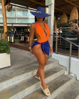 Alexis Skyy feet photo thumbnail