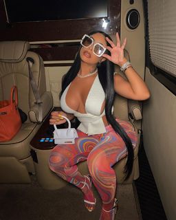 Alexis Skyy feet photo thumbnail