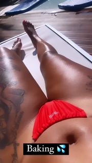 Alexis Skyy feet photo thumbnail