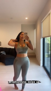 Alexis Skyy feet photo thumbnail