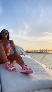 Alexis Skyy feet photo thumbnail