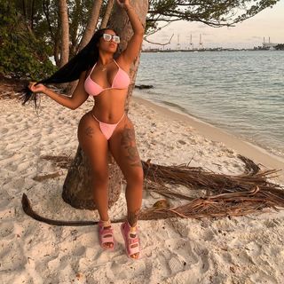 Alexis Skyy feet photo thumbnail