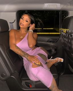 Alexis Skyy feet photo thumbnail