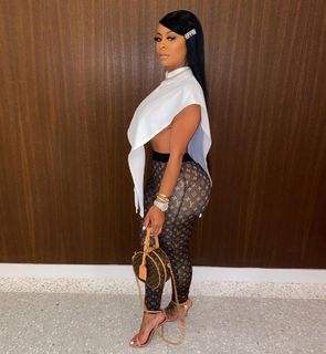 Alexis Skyy feet photo thumbnail